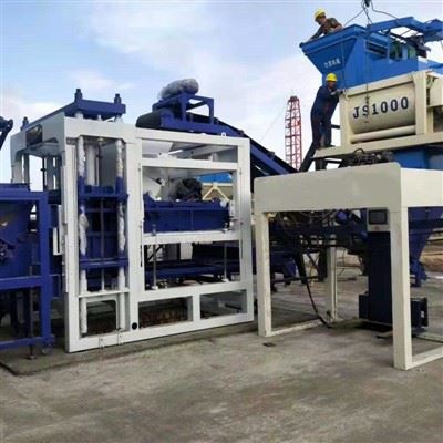 Máquina para fazer tijolos na Indonésia